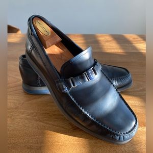 *SOLD* salvatore ferragamo dark navy 10 3E